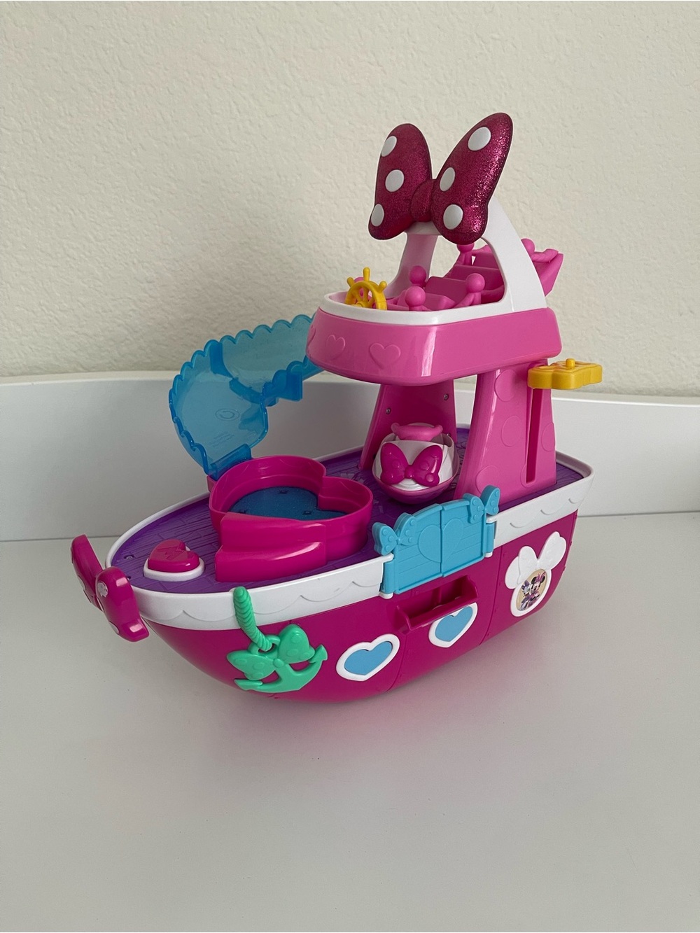 Disney Junior Minnie Mouse Bowdazzling Yacht, Lights and Sounds - Picture 6 of 6
